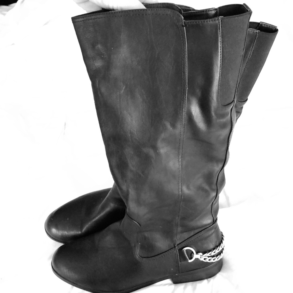 Black Nautica Boots with Chain accent